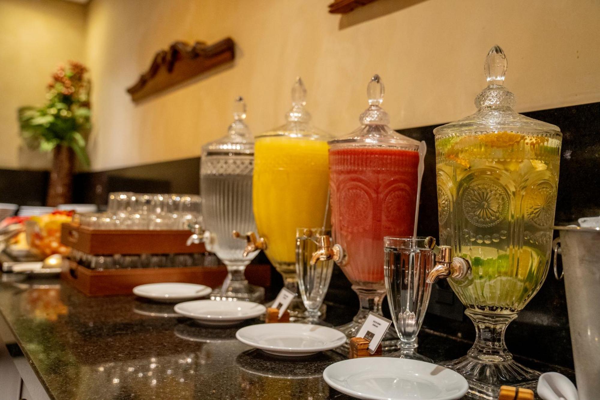 Hotel Luzeiros Recife Luaran gambar A selection of non-alcoholic drinks