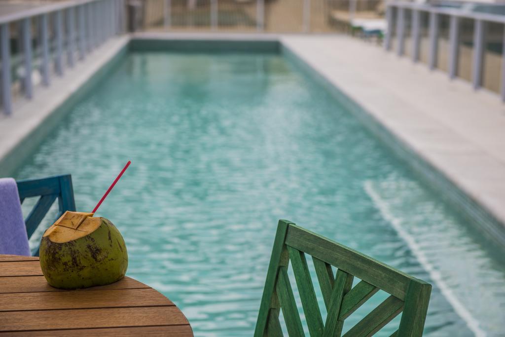 Hotel Luzeiros Recife Luaran gambar The swimming pool at the hotel