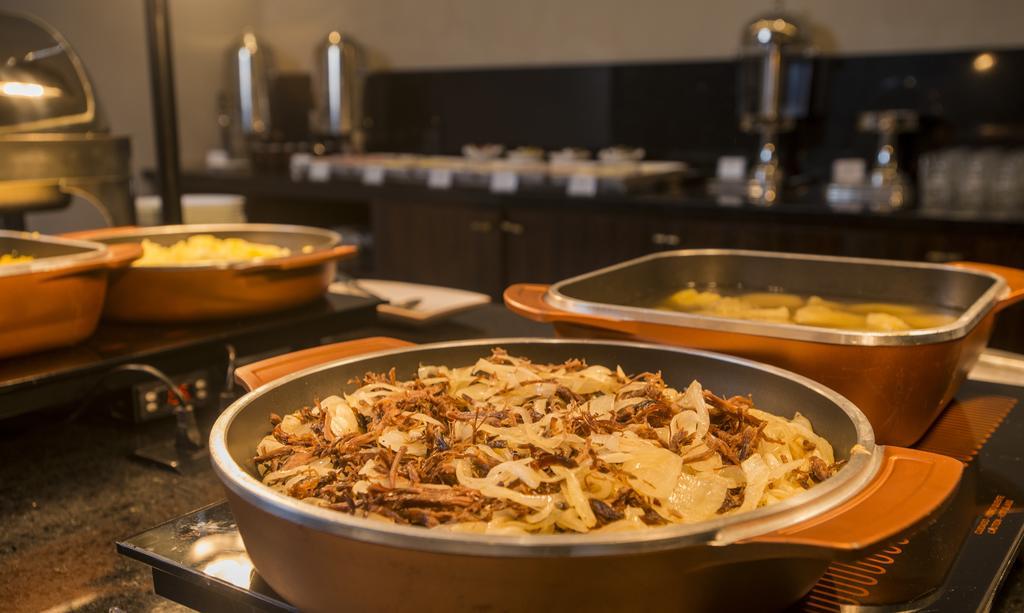 Hotel Luzeiros Recife Luaran gambar Food at a buffet
