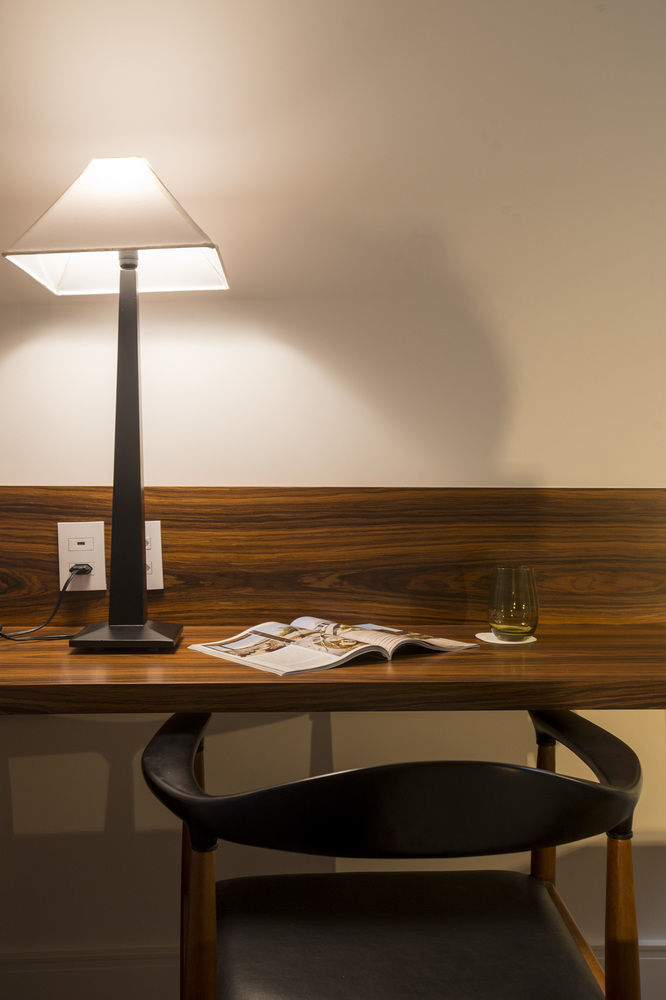Hotel Luzeiros Recife Luaran gambar A lamp on a desk